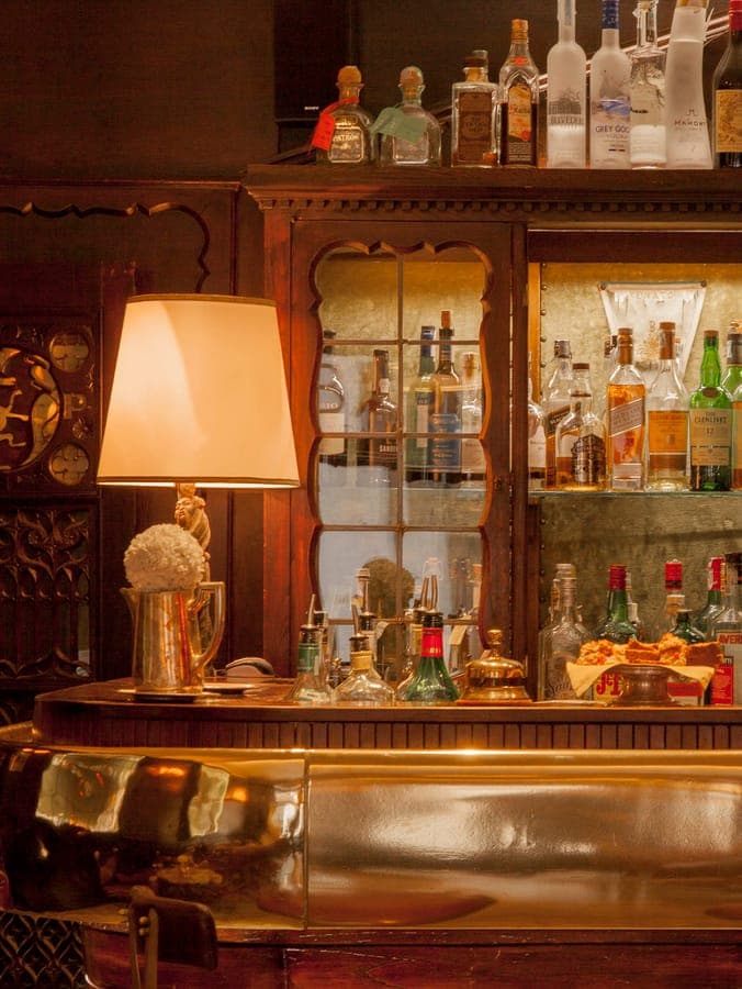 Venetian bar — craft cocktails